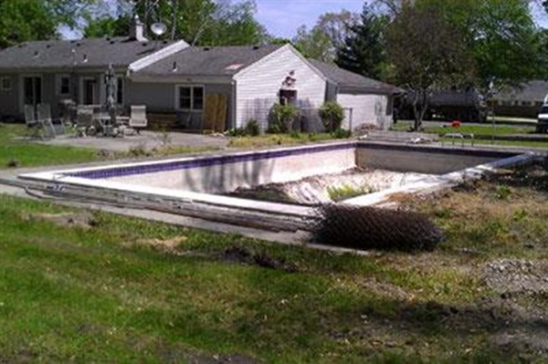 How Does Michigan Weather Affect In-Ground Pool Removal?
